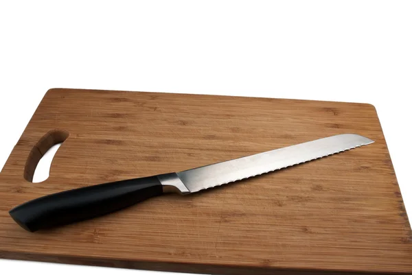 Нож и доска для резки — стоковое фото