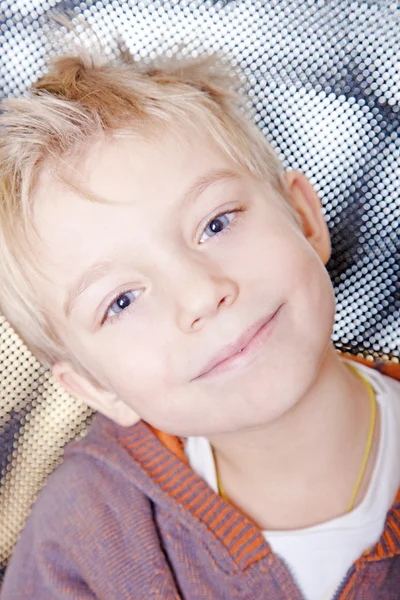 Kis fiú mosoly, portré — Stock Fotó
