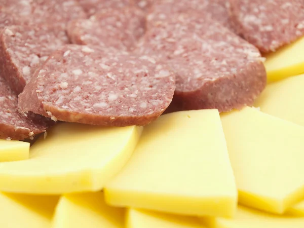 Sosis ve peynir kesme — Stok fotoğraf