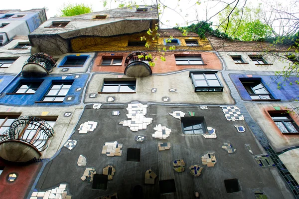 Het Hundertwasser Huis in Wenen, Oostenrijk — Stockfoto