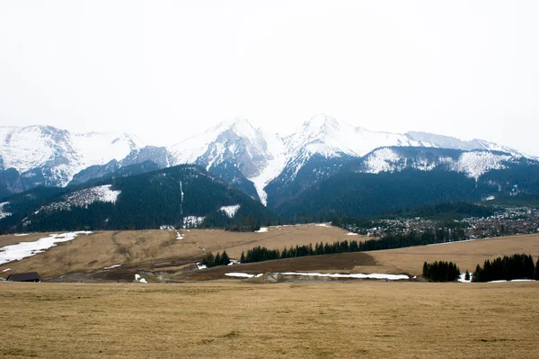 Tatrabergen under våren — Stockfoto