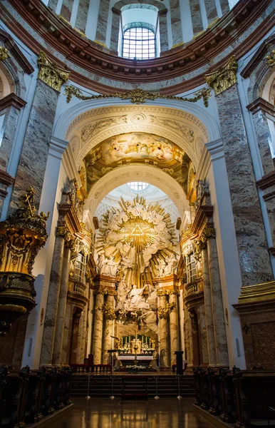 Ołtarz w kościele st. charles — Zdjęcie stockowe