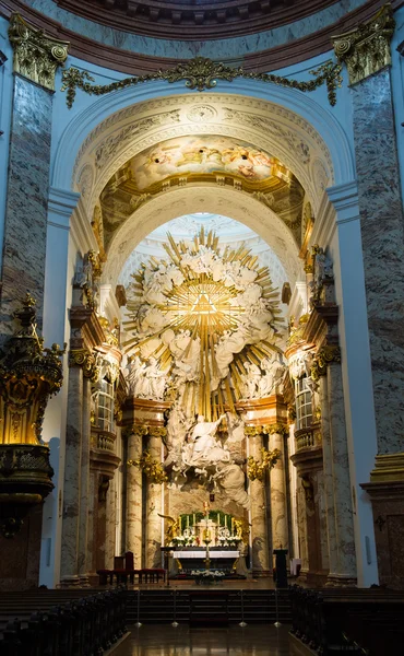 Ołtarz w kościele st. charles — Zdjęcie stockowe