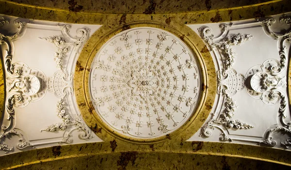 Στο εσωτερικό του ναού του Αγίου Καρόλου (Karlskirche) στη Βιέννη — Φωτογραφία Αρχείου