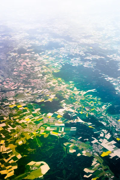 Vista del mundo a través de ventanas de avión — Foto de Stock