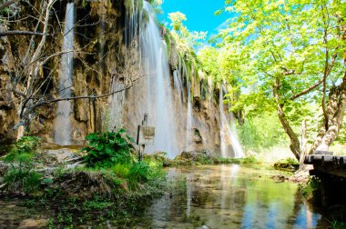 Картина, постер, плакат, фотообои "красивый водопад в национальном парке плитвицкие озера в хорватии
", артикул 10707832