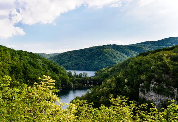 सुंदर परिदृश्य। Plitvice क्रोएशिया में राष्ट्रीय उद्यान झीलों — स्टॉक फ़ोटो, इमेज