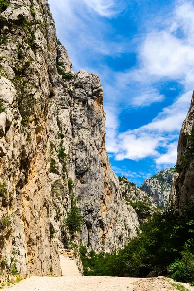 Natursköna bergslandskap. nationalparken Paklenica i Kroatien — Stockfoto