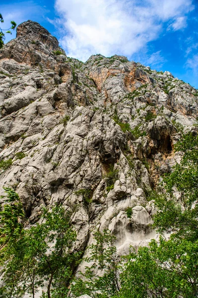 Paisaje escénico de montaña. Parque Nacional Paklenica en Croacia — Foto de Stock