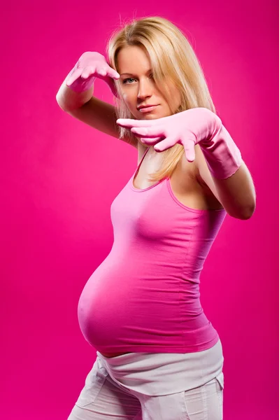 Terhes nő beltéri — Stock Fotó