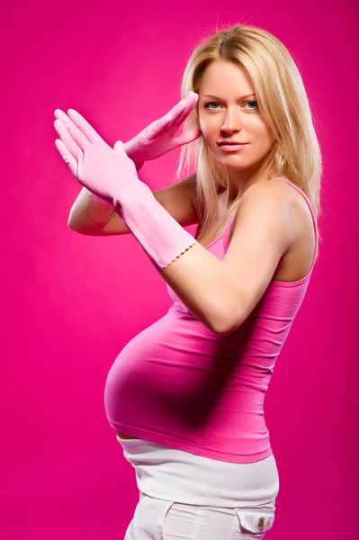 Έγκυος γυναίκα σε εσωτερικούς χώρους — Φωτογραφία Αρχείου