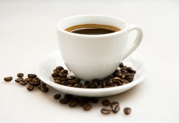 Cup of coffee and beans over white background — Stock Photo, Image