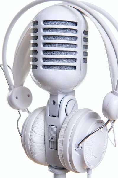 Λευκό μικρόφωνο και ακουστικά — Φωτογραφία Αρχείου