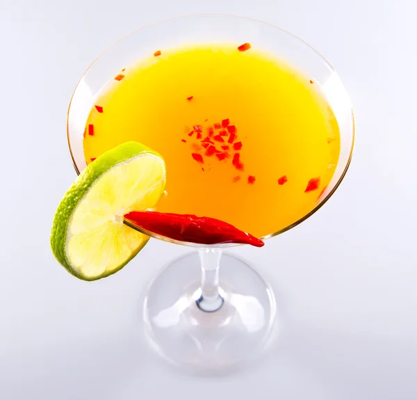 Suite Cocktail auf weißem Hintergrund — Stockfoto