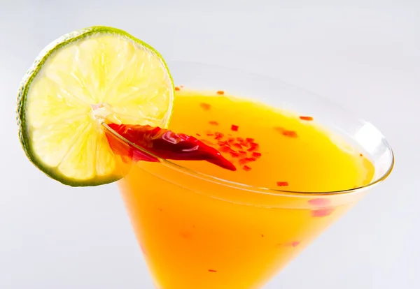 Suite Cocktail auf weißem Hintergrund — Stockfoto