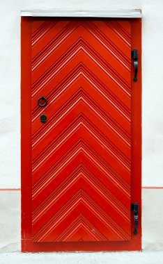 Kırmızı ahşap kapı tasarımı