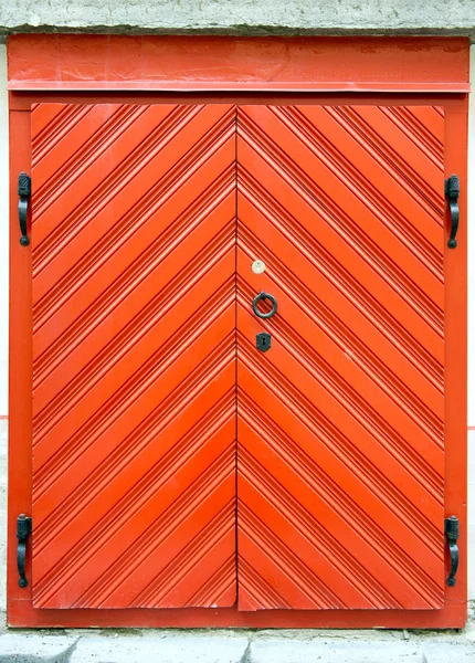 Czerwone drewniane drzwi — Zdjęcie stockowe