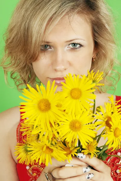 Donna con un bouquet — Foto Stock