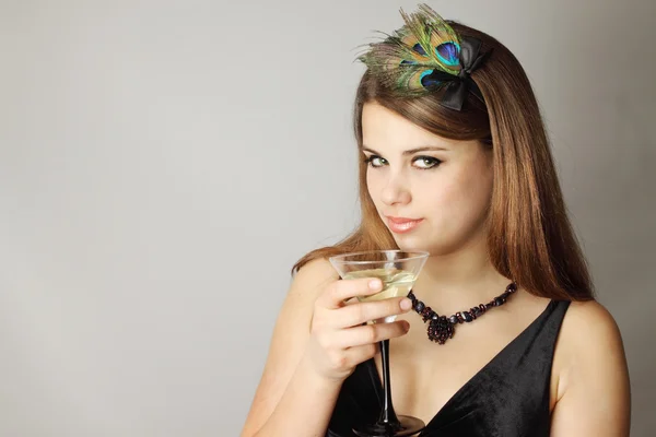 Vrouw met martini — Stockfoto