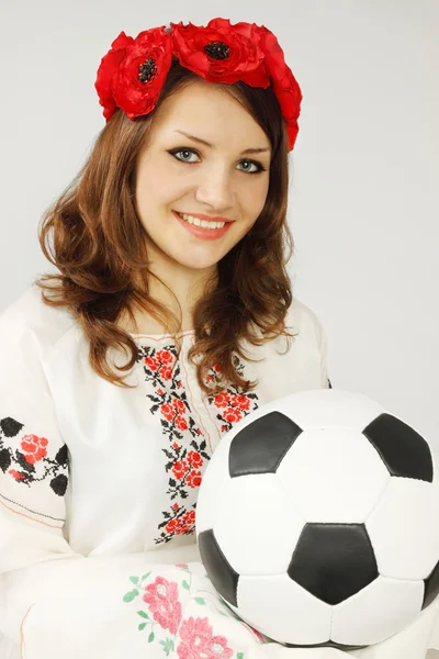 Ucraniano detém bola de futebol — Fotografia de Stock