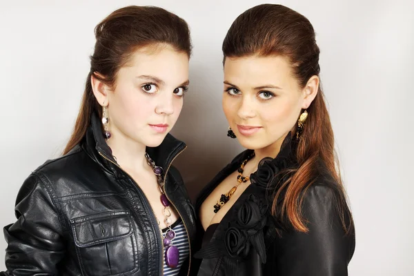 두 젊은 여자 — 스톡 사진