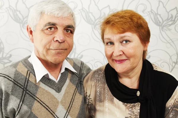 Yaşlı çifti gülümsedi — Stok fotoğraf