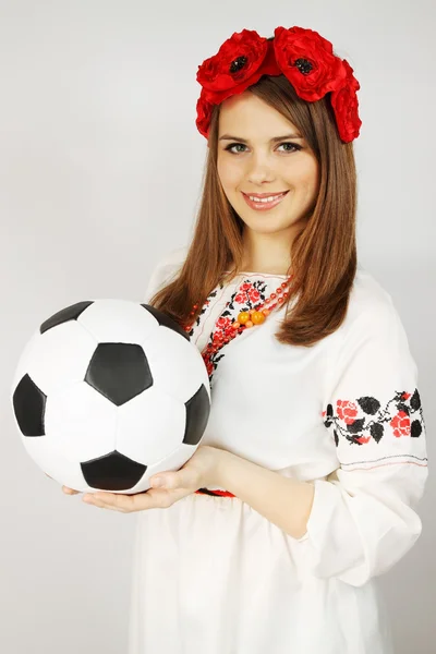乌克兰语拿着一个球 — 图库照片