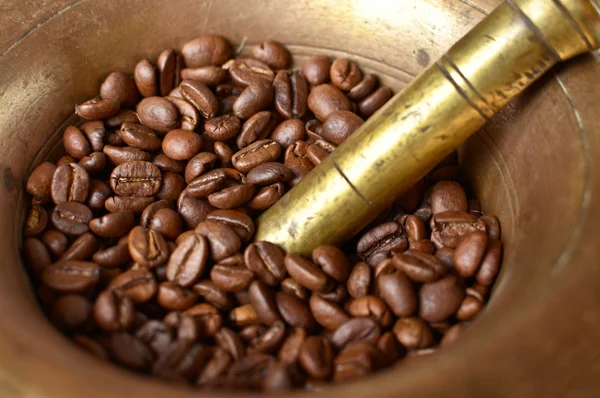 Κόκκους καφέ και μύλος μακροεντολή πυροβολισμό — Φωτογραφία Αρχείου