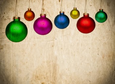 Renkli Noel topları ile klasik kağıt arka plan