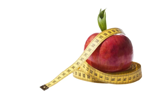 Червоне яблуко та мірна стрічка - концепція вільної ваги — стокове фото