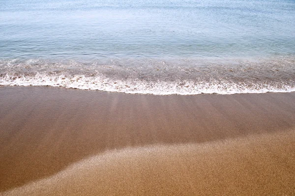 Leerer Strand und Meer — Stockfoto