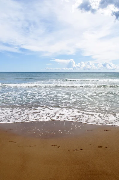Pláž a moře - dovolená koncepce — Stock fotografie