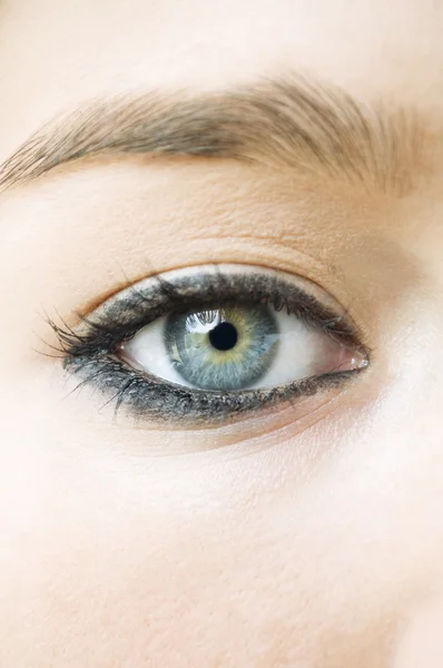 Occhio blu con trucco — Foto Stock