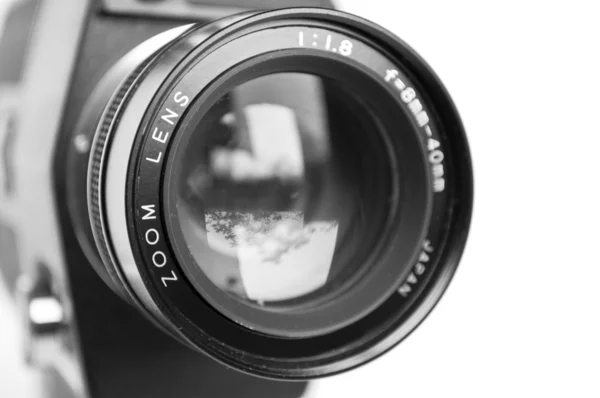 Obiettivo della fotocamera isolato su sfondo bianco — Foto Stock