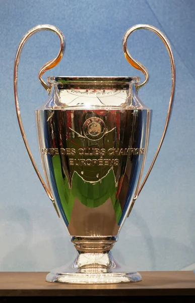 Belgrád - október 16-án Szerbiában: Uefa Champions League Trophy Tour — Stock Fotó