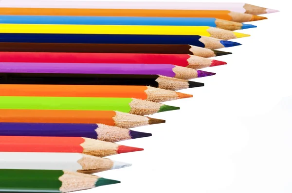 Sortimento de lápis coloridos com sombra no fundo branco — Fotografia de Stock