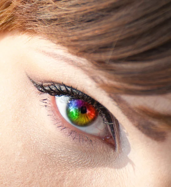Olho de mulher colorido close-up — Fotografia de Stock