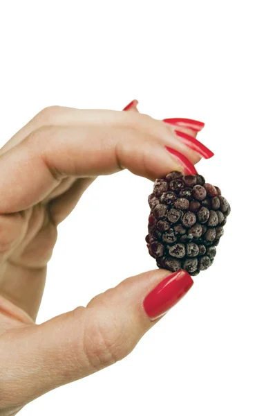 여자 손 잡고 딸기 — 스톡 사진