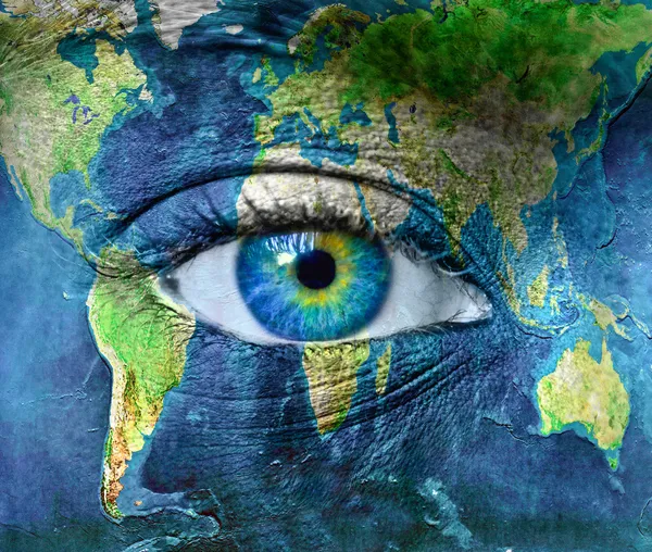 Planet Erde und blaues menschliches Auge Stockbild