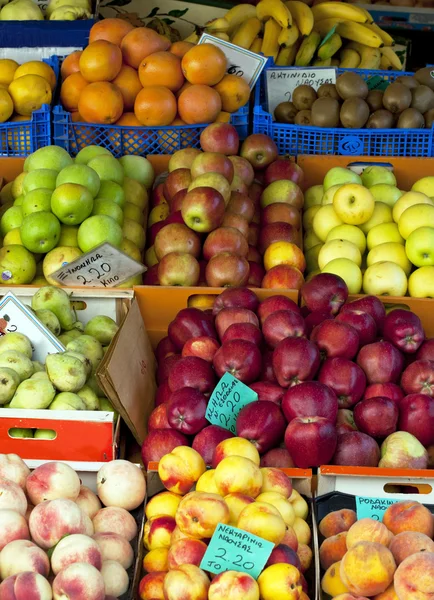 Shelf with fruits — Stock Photo, Image