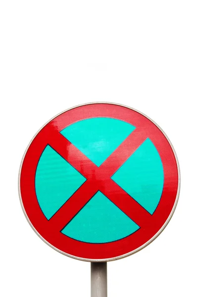 Знак "Стоянка запрещена" на белом — стоковое фото