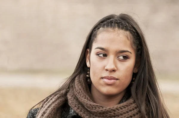 Portret van een mooie jonge vrouw — Stockfoto