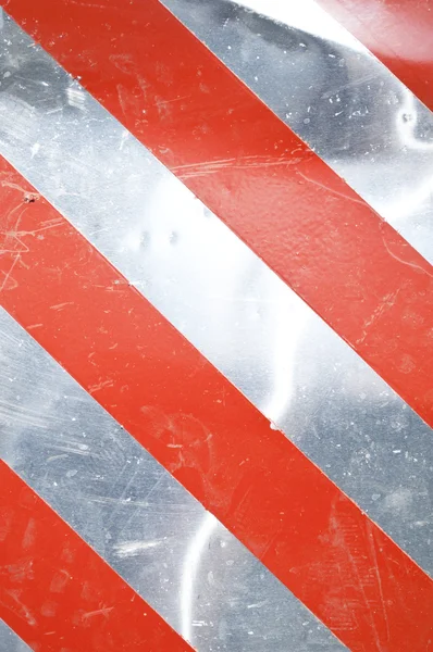 Grunge ασημένιο φόντο προειδοποίηση με κόκκινες ρίγες — Φωτογραφία Αρχείου