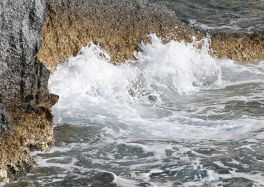 Fırtına - dalgalar ve deniz köpüğü