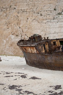 navagio Plajı'nda ünlü gemi enkazı