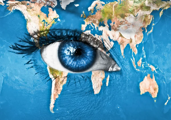 Planeta tierra y ojo humano azul — Foto de Stock