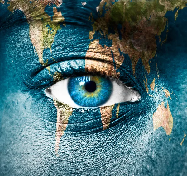 Planeta Tierra y ojo humano — Foto de Stock