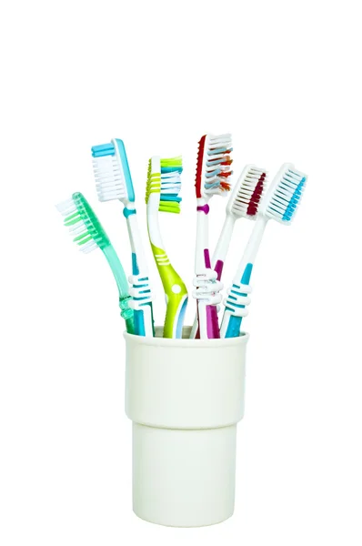 Πολύχρωμο οδοντόβουρτσες που απομονώνονται σε λευκό — Φωτογραφία Αρχείου