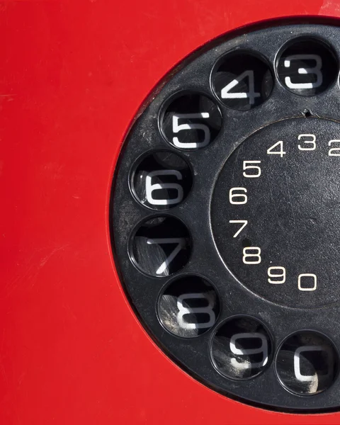 Vintage τηλέφωνο κόκκινο φόντο — Φωτογραφία Αρχείου