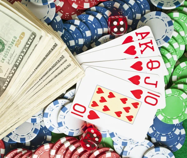 Spielobjekte - Pokerchips - Karten - Würfel - Geld — Stockfoto